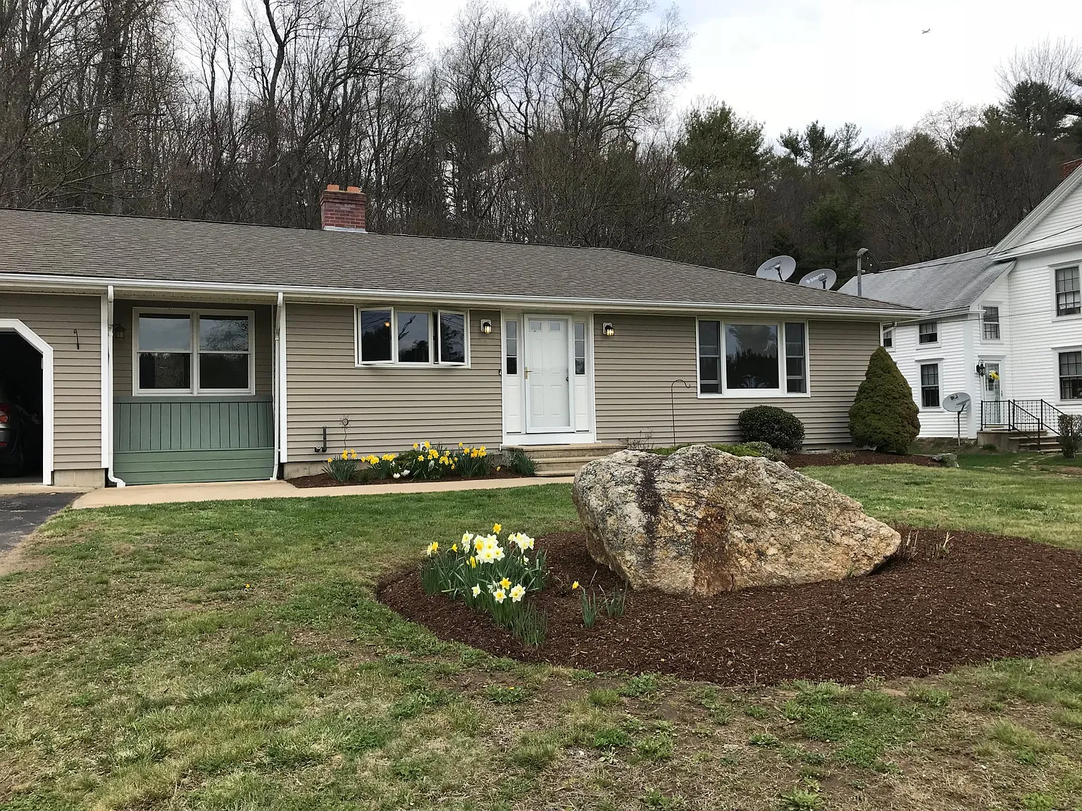 965 Worcester Rd — Photo 3