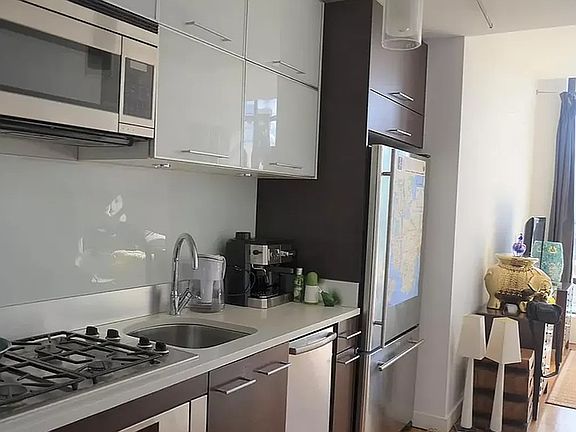 2nd image of 161 N 4th St APT 3A