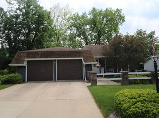 1616 W Queens Court Rd, Peoria, IL 61614