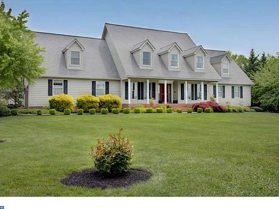3rd image of 110 Kelsey Lynn Ct
