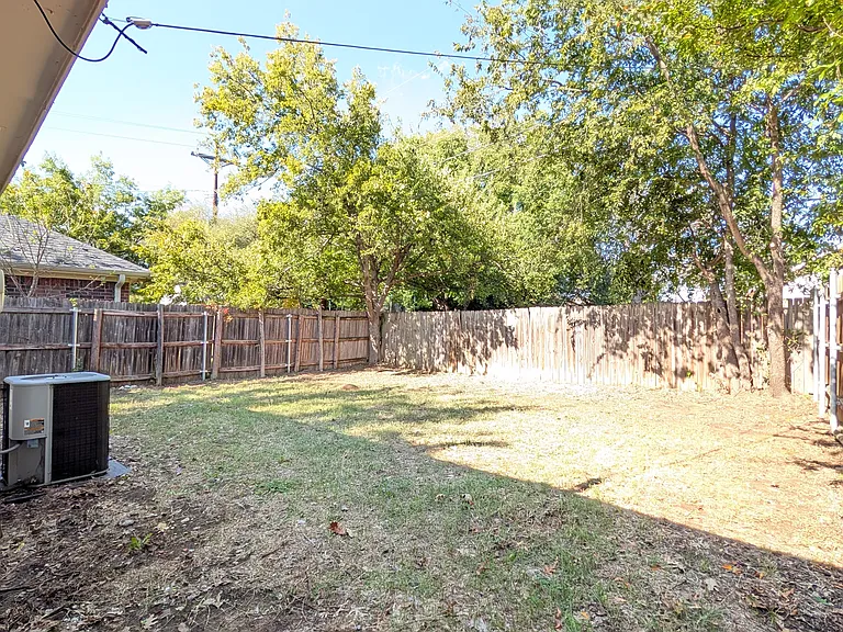 1911 Mack Pl — Photo 7