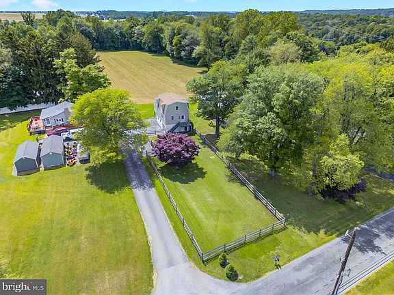 5th image of 222 Old Racetrack Rd