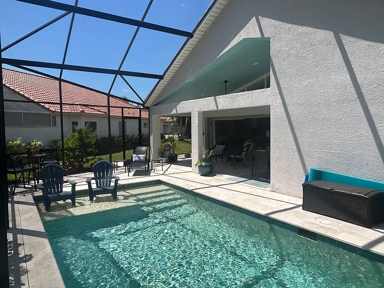Screened in Pool