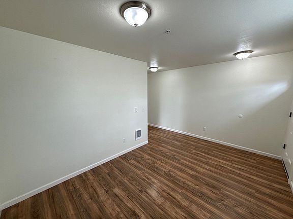 4th image of 200 Railroad Ave #5