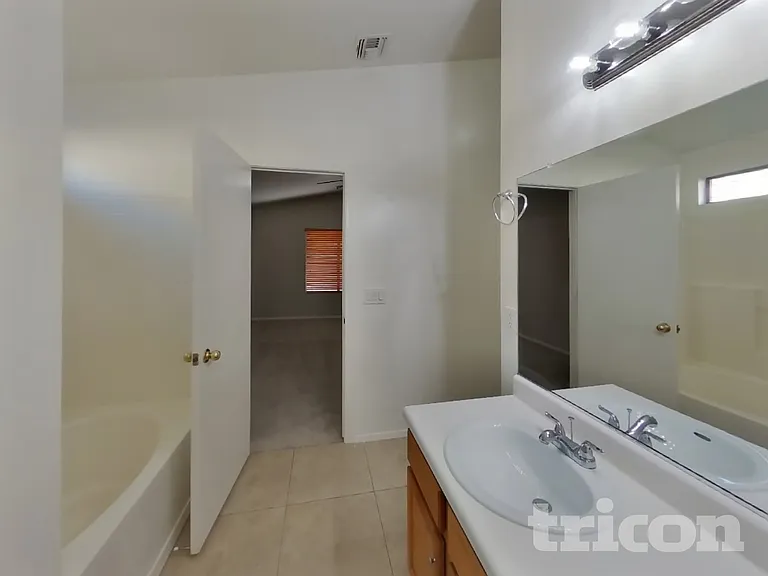 6740 E Summerset Rd — Photo 9