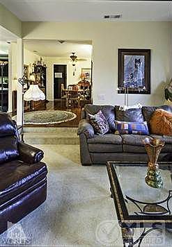 4th image of 832 W Country Dr