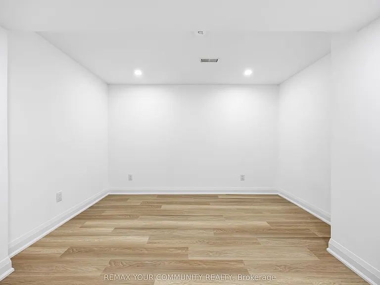 55 Cocksfield Ave #LOWER — Photo 13