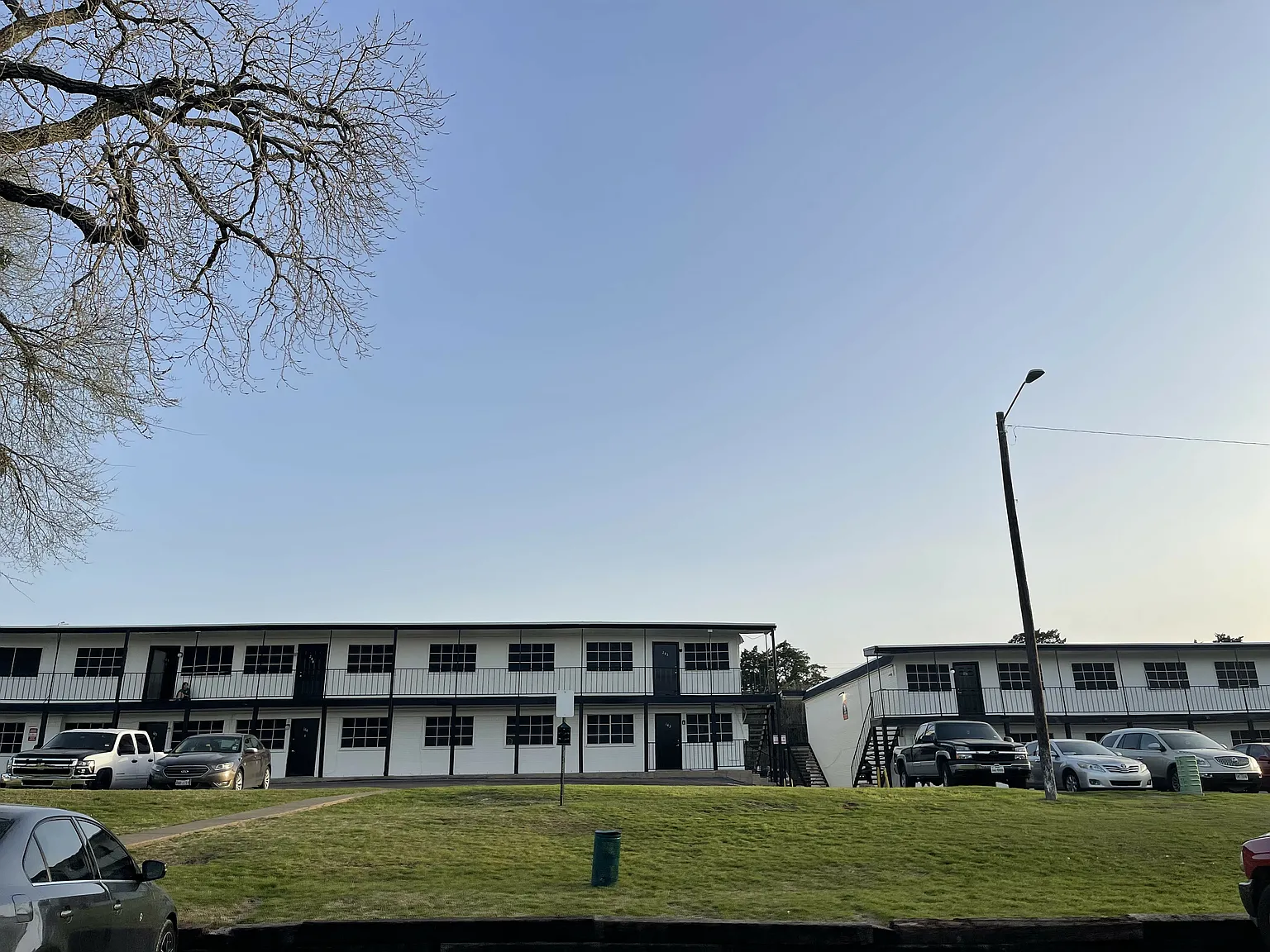 Villa Ladera Apartments — Photo 1