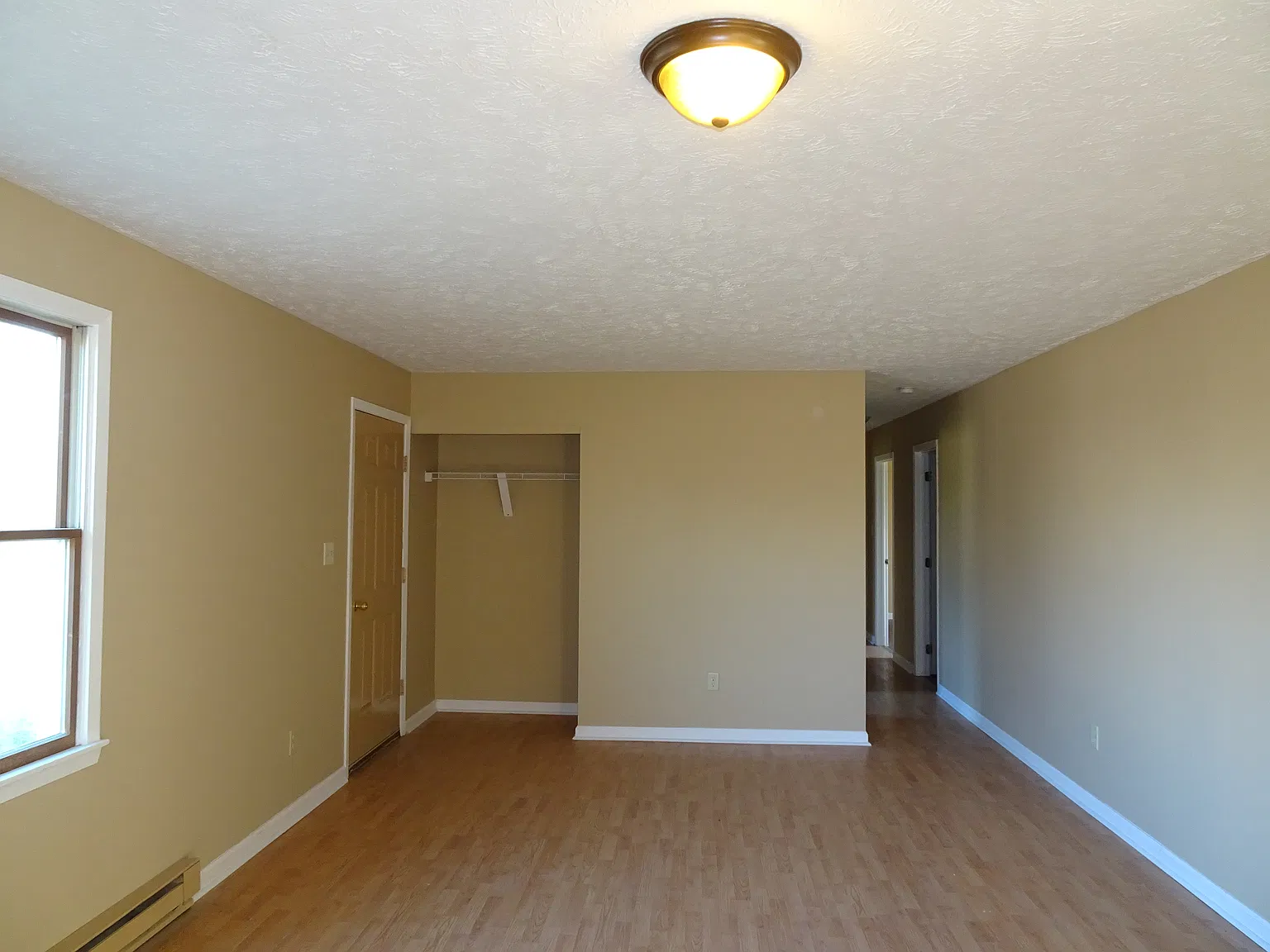 3 bed, 1008 sqft, $1,290 — Photo 4