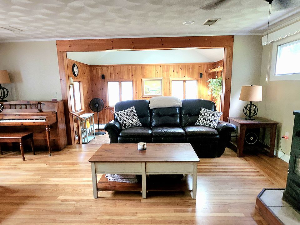 1st image of 93 Reservoir Rd