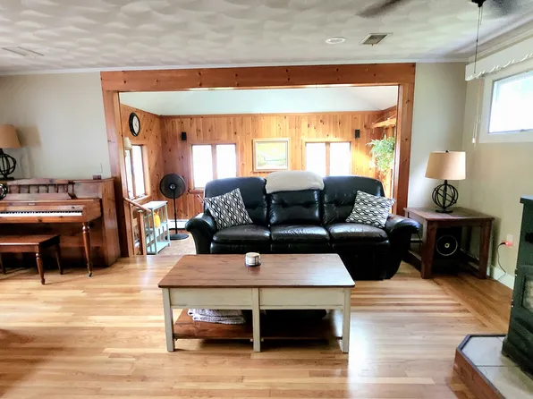 93 Reservoir Rd, Coventry, RI 02816
