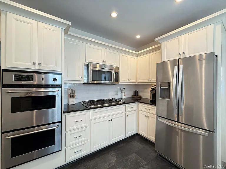 31 Jacobson Ave — Photo 8