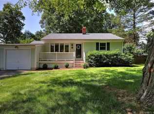 102 Greenbriar Rd, Fairfield, CT 06824