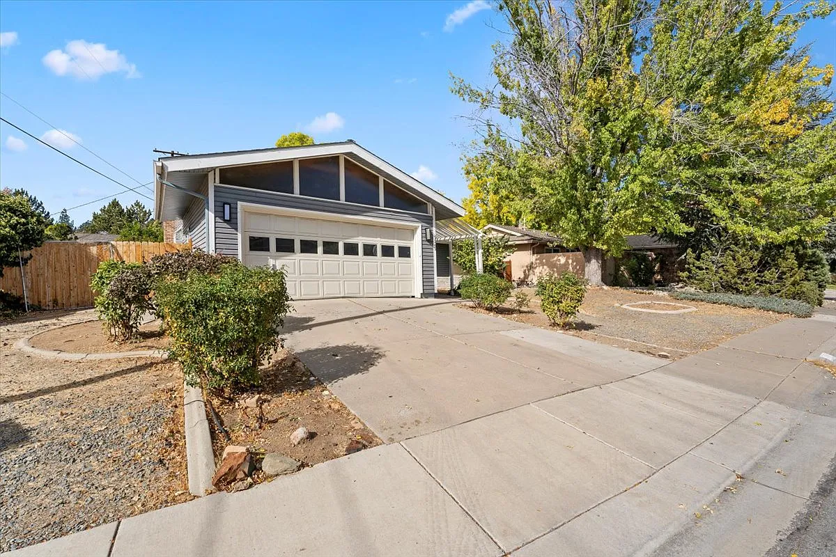 1245 Muir Dr photo 1