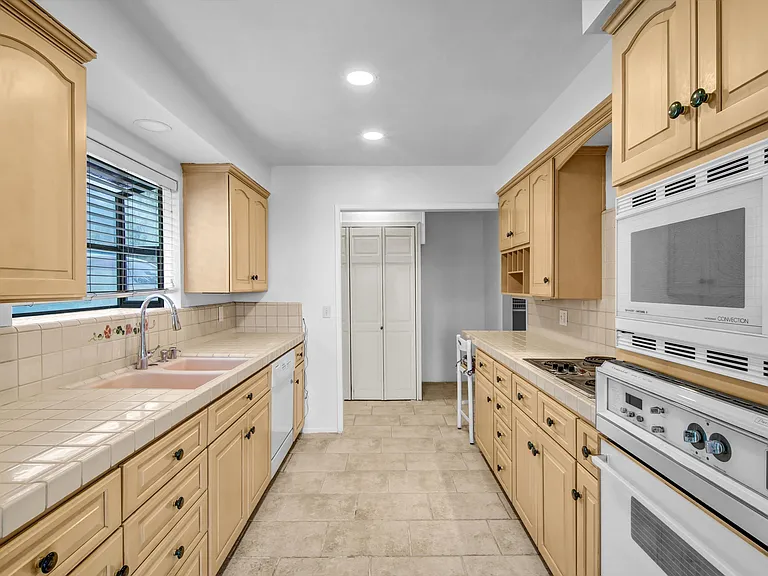 816 Granada Dr — Photo 16