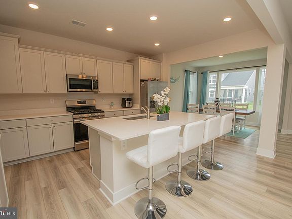 5th image of 34282 Graham Cir