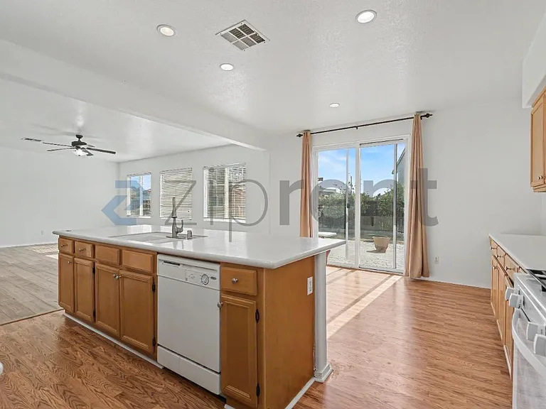 1854 Bankstown Way — Photo 8