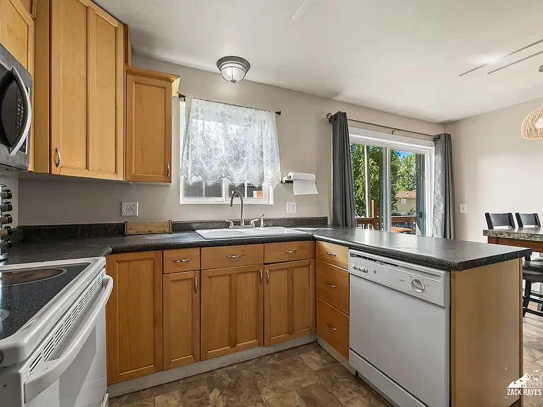 300 E 45th Ave #4 — Photo 15