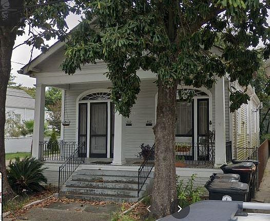 2nd image of 400 Hillary St