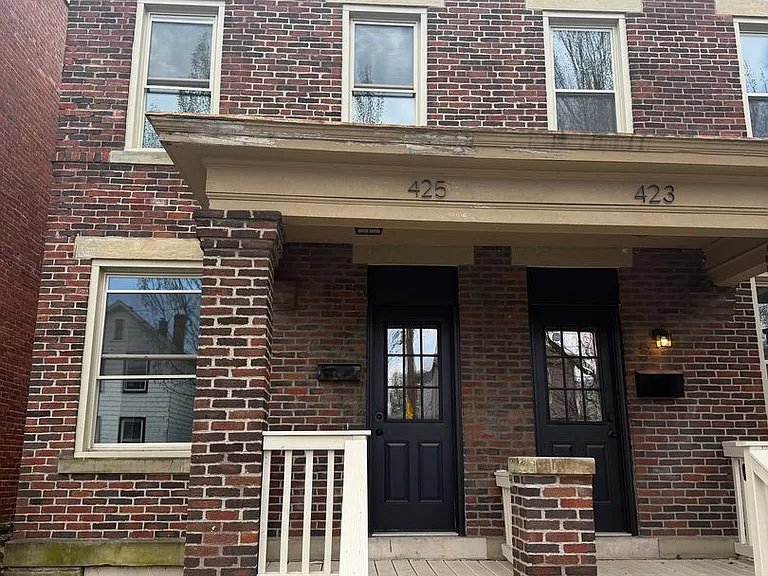 425 Hanford St — Photo 1