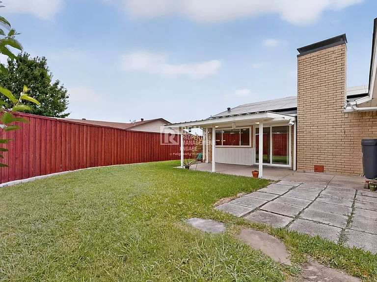 4548 Newcombe Dr — Photo 44