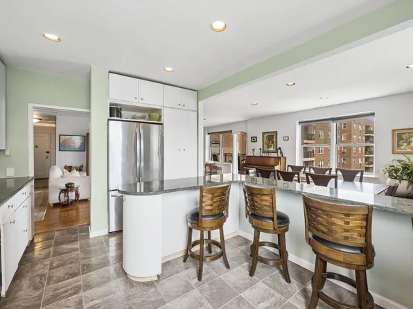 162-41 Powells Cove Boulevard image 6 of 35