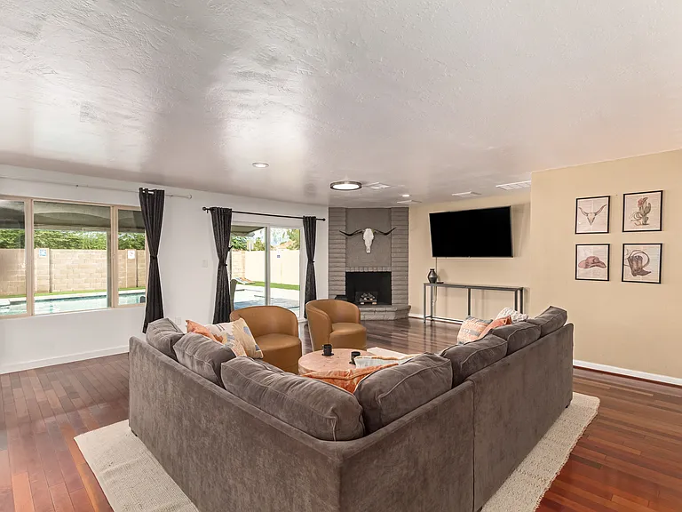 3142 E Altadena Ave — Photo 8