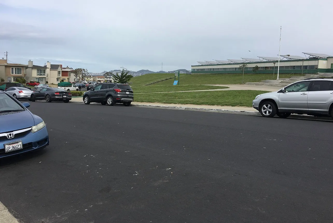 Edgemont Dr, Daly City — Photo 4
