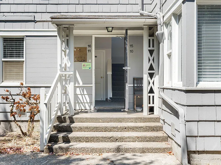 Lawton Apartments — Photo 19