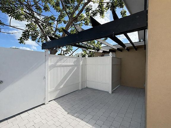 2nd image of 1441 Miami Rd APT 1