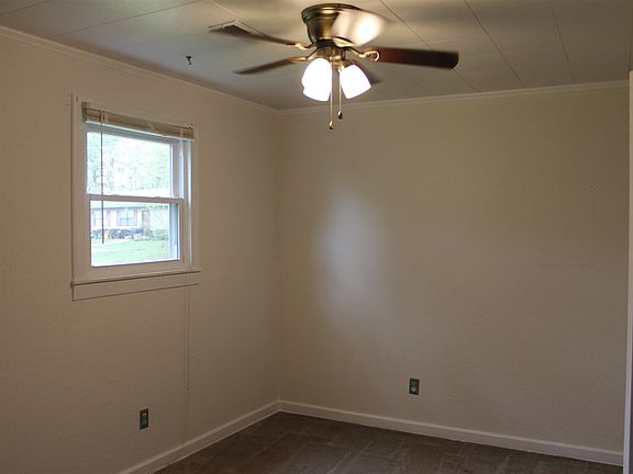 5th image of 501 Radford St