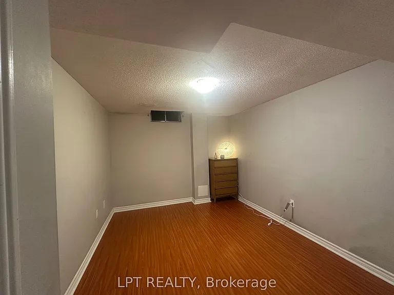 33 Kenborough Ct #BASEMENT — Photo 10