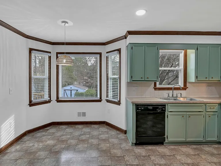 2416 Bendemeer Dr — Photo 7