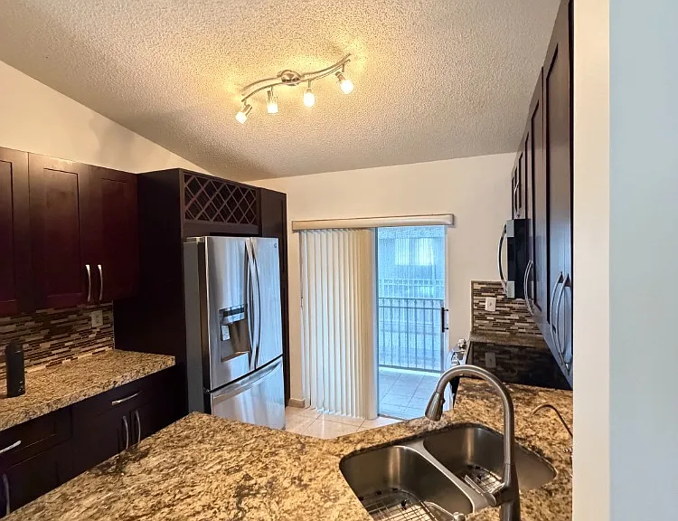 2553 W 76th St #202 — Photo 8