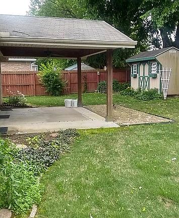 3rd image of 875 S Regency Dr