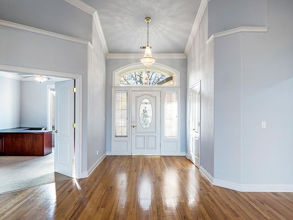 3rd image of 665 Royal Oak Ct