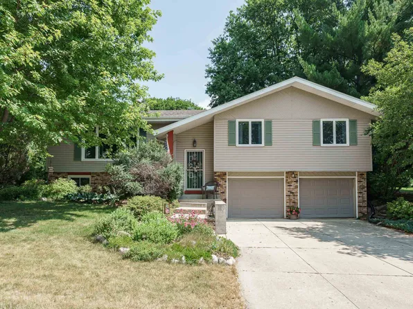 432 Applewood Ln, Janesville, WI 53548