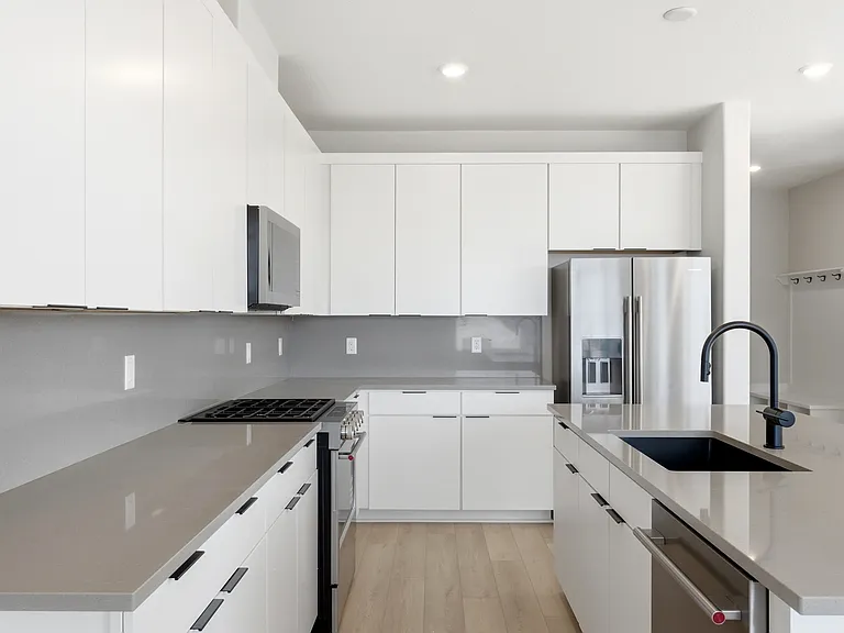 2421 N Alpine Glow Ln — Photo 4