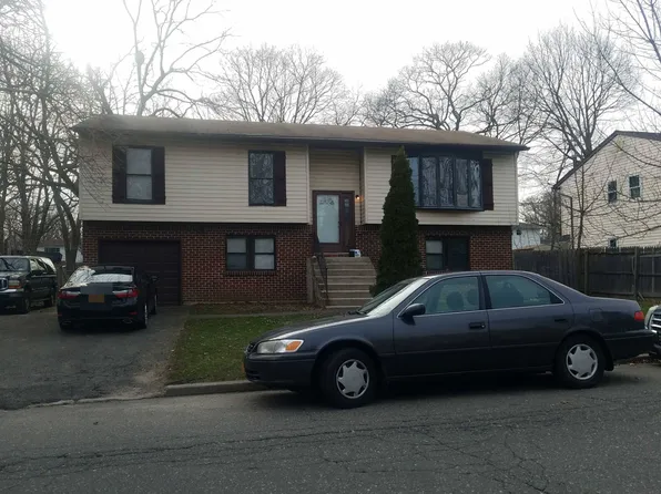 79 8th Ave, Huntington Station, NY 11746