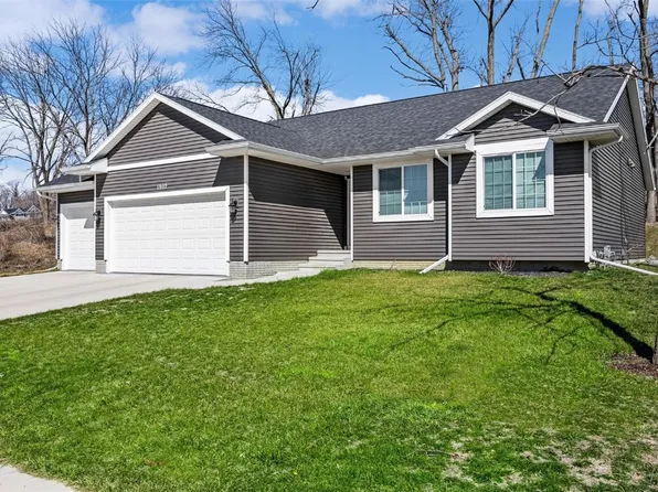 1802 Shady Grove Rd SW, Cedar Rapids, IA 52404