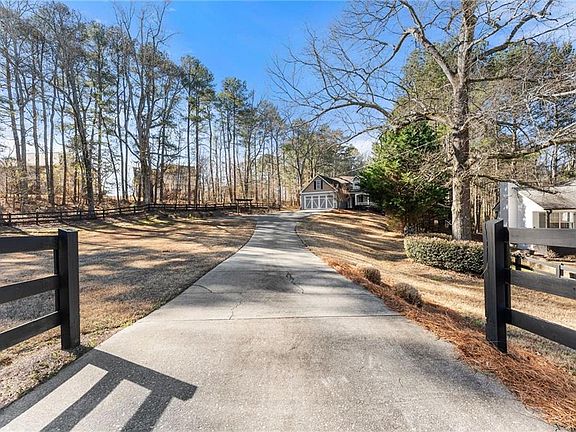 3rd image of 1681 Bennett Rd