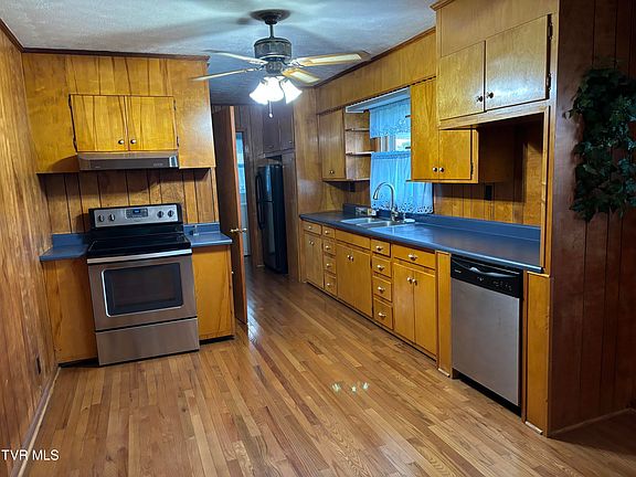 5th image of 111 Brown Pl
