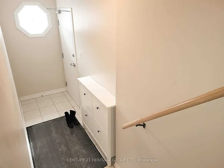 53 Ferndale Dr S #4 — Photo 4