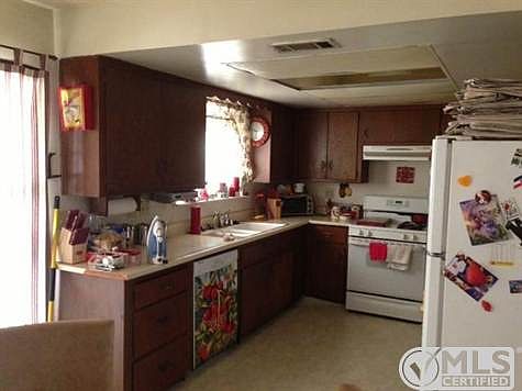 5th image of 7547 Hawthorne Ave