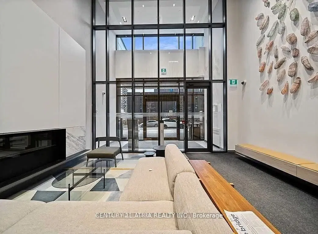 225 Sumach St — Photo 3