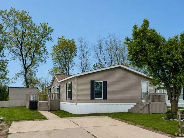 2183 Water Ridge Dr, Newport, MI 48166