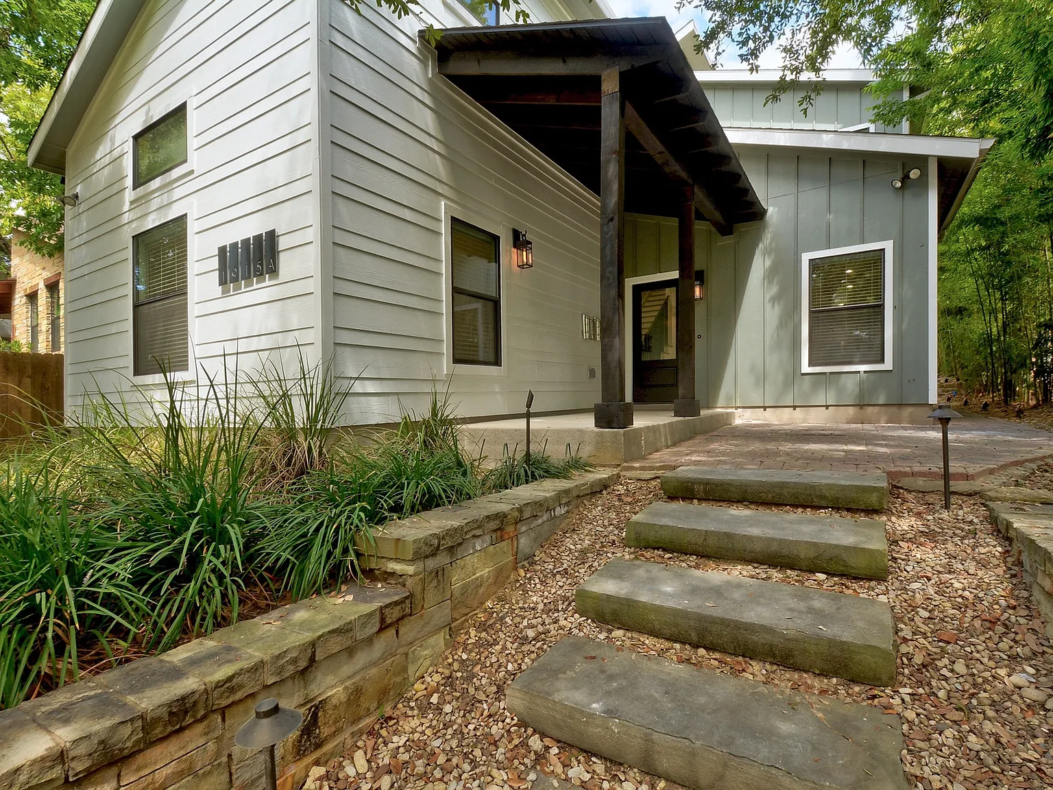 8 bed, 2428 sqft, $17,600 — Photo 2