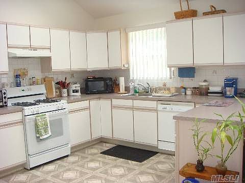 5th image of 23 Ferraro Dr
