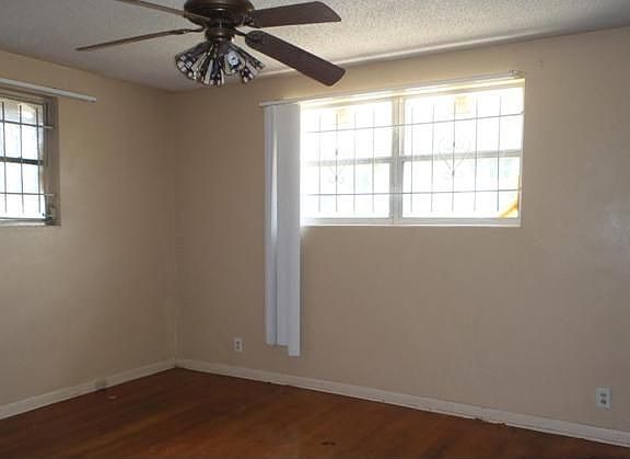 4th image of 1249 W 12th St