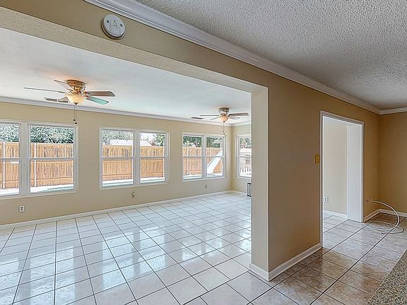 5th image of 3742 Oakridge Dr
